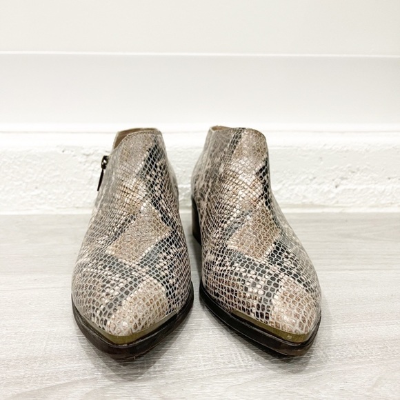 Lucky Brand Koben Ankle Bootie Western Stacked Heel Medium Beige Snake Print 8.5 - Picture 2 of 10